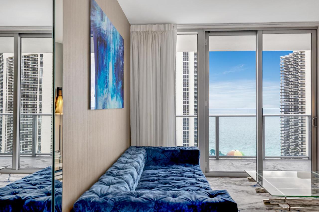 Hyde House - Luxury Waterfront 2br 2ba With Direct Ocean View, Roof Pool, Amenities