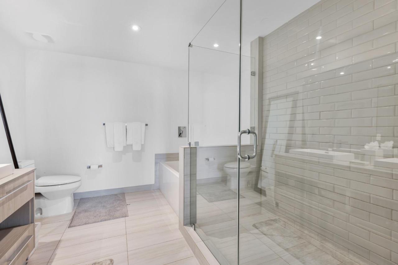 Hyde House - Luxury Waterfront 2br 2ba With Direct Ocean View, Roof Pool, Amenities *
