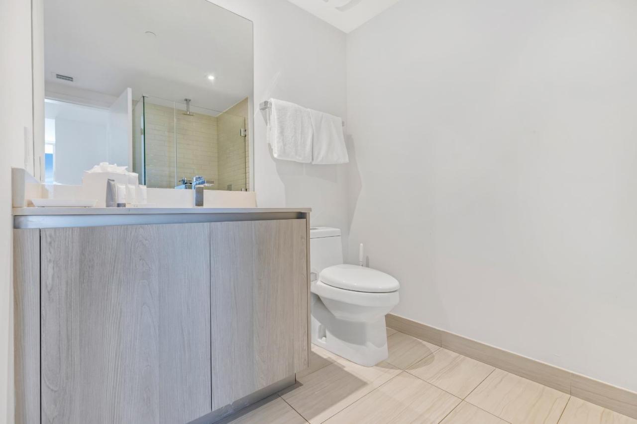 Hyde House - Luxury Waterfront 2br 2ba With Direct Ocean View, Roof Pool, Amenities Apartment