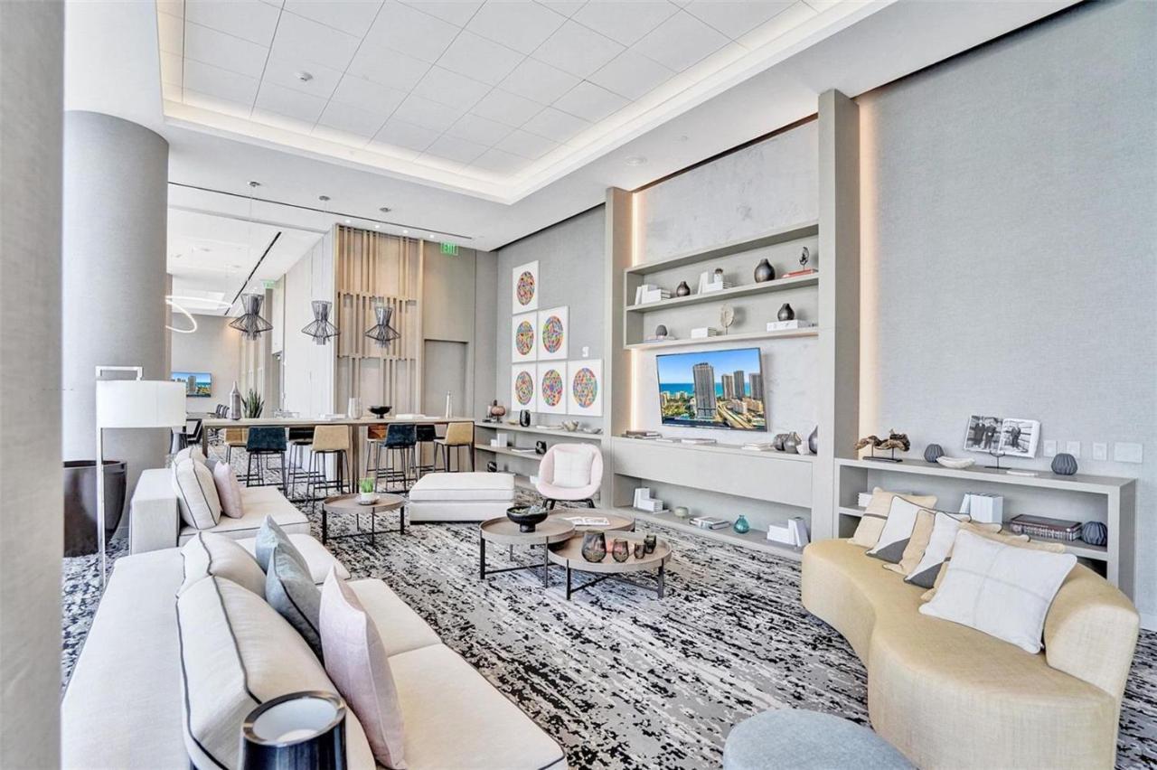 Hyde House - Luxury Waterfront 2br 2ba With Direct Ocean View, Roof Pool, Amenities