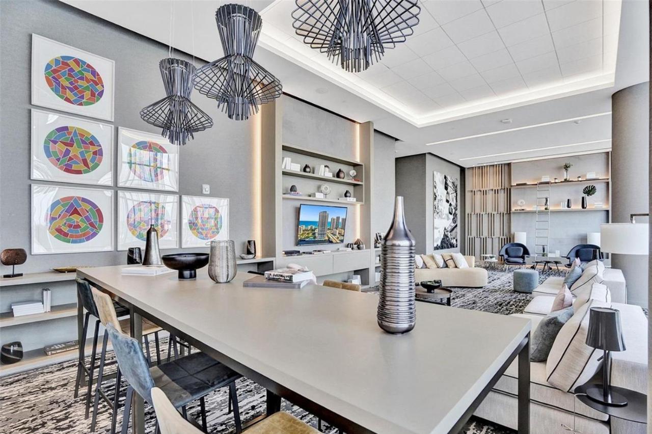 Hyde House - Luxury Waterfront 2br 2ba With Direct Ocean View, Roof Pool, Amenities