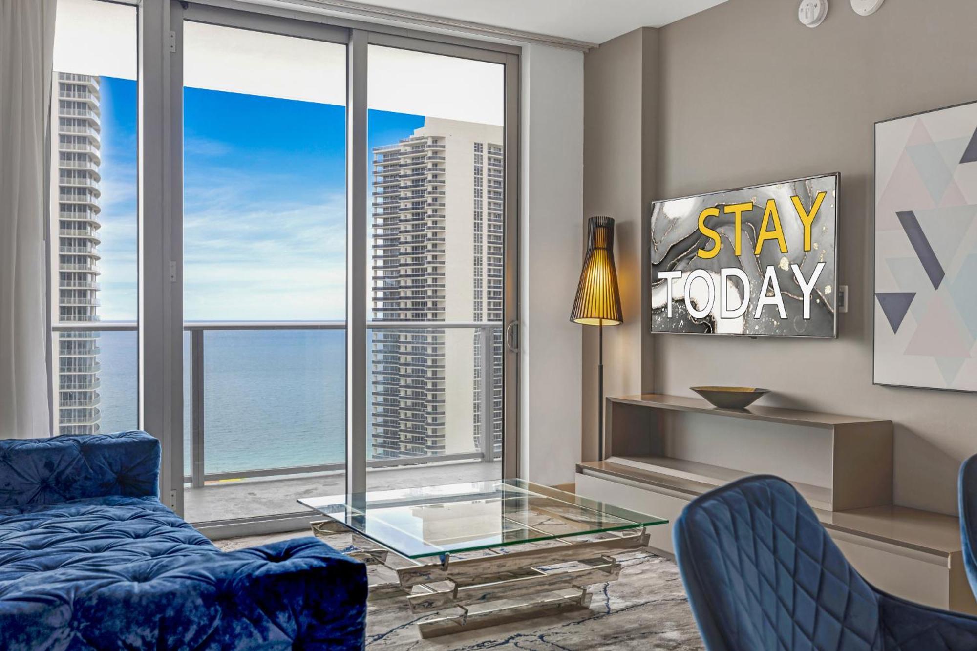 Hyde House - Luxury Waterfront 2br 2ba With Direct Ocean View, Roof Pool, Amenities